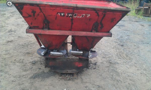 CATCHPOLE fertiliser-spreaders